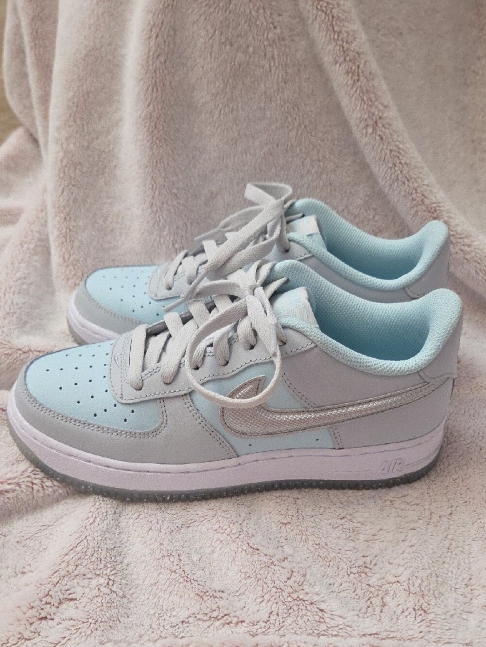 OFFERS/Nike Air Force 1. Low-Top Sneakers in Pale Blue & Silver Swoosh - Picture 7 of 10